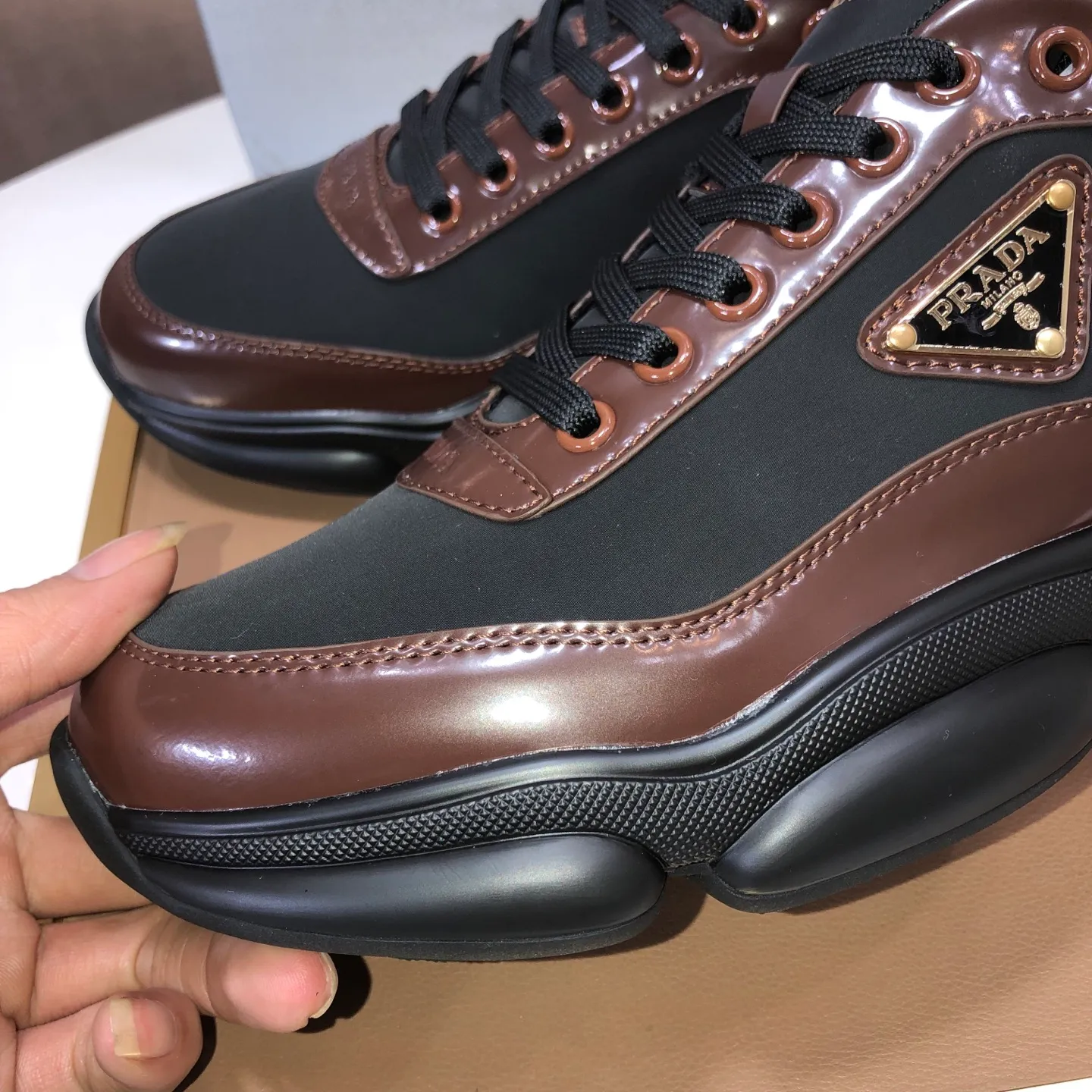 Men's shoes 💰700💰[PRADA] Men's shoes counter hot sale, official website synchronization, 👑Top version ✔️Original cowhide upper + cowhide lining, 1🆚1 replica, original original sole [black/blue/brown 3 colors] 🎯 Material: cowhide surface 🎯 Inner lining: cowhide 🎯 Sole: original molded outsole 🎯 size: Male 38-45 (45 is custom-made and cannot be returned or exchanged)